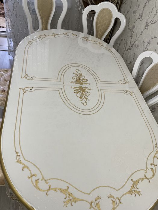 Продается стол со стульями