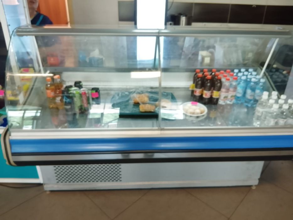 Витринный холодильник