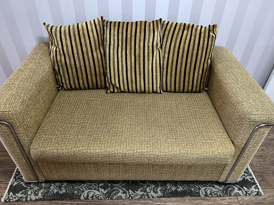 Диван двухместный