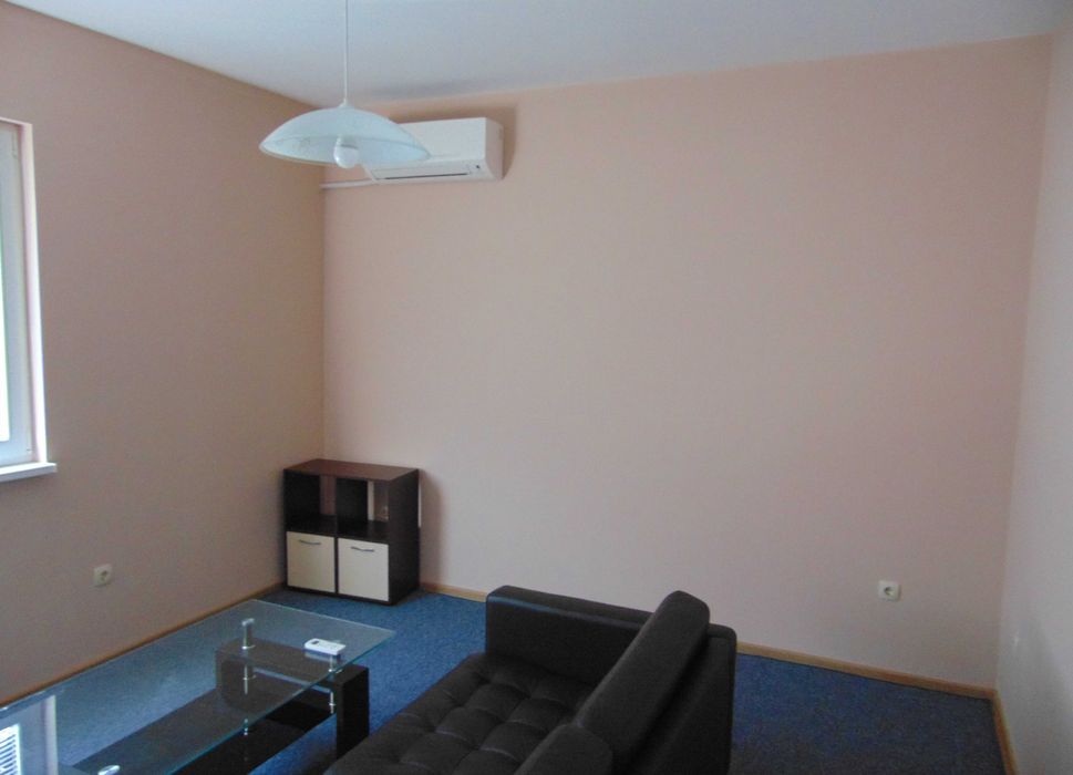 Дава се под наем Тристаен апартамент в Плевен, Широк център - 90 кв.м за 408 € - Снимка #2