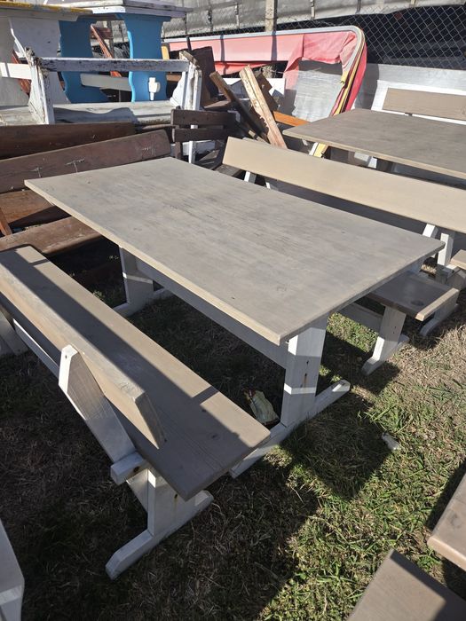 Дървени баварски маси с пейки