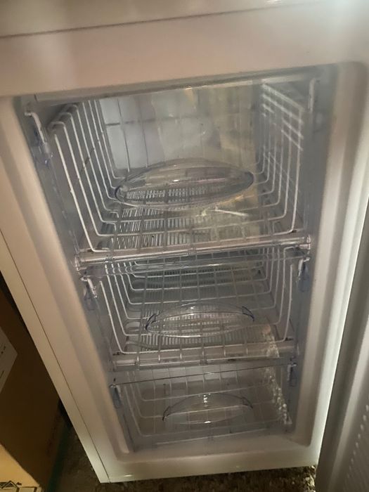 Vând congelator Amica