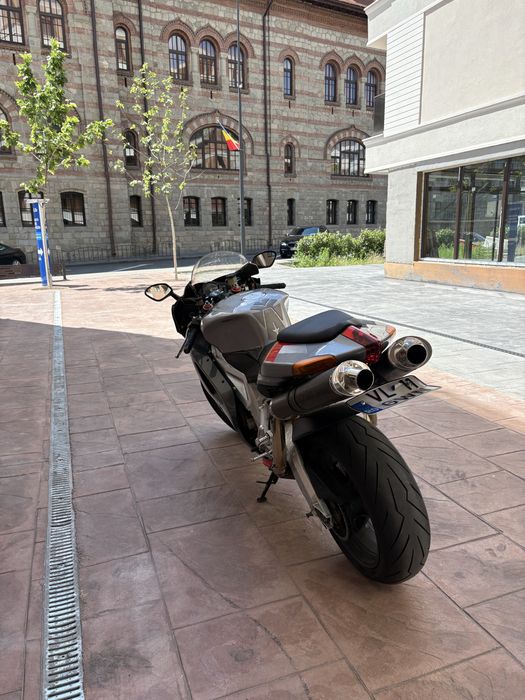 Aprilia rsv 1000rr
