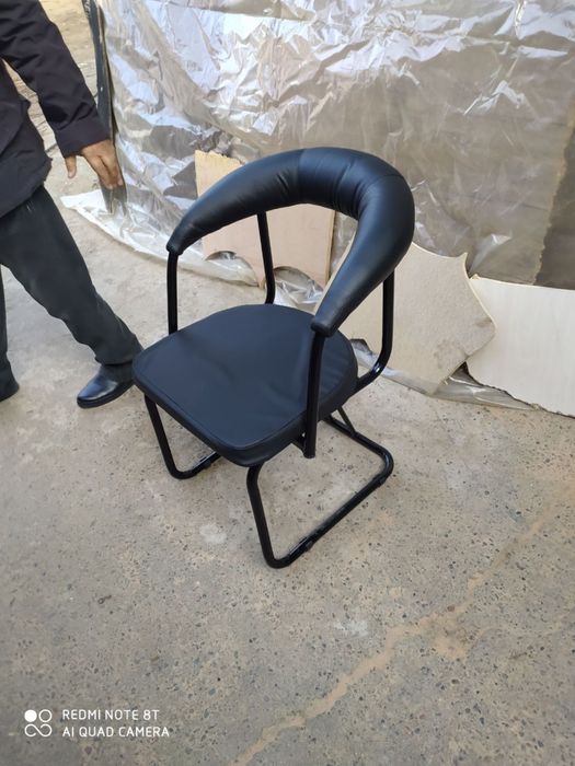 Продаются 16 компьютеров и 18 стульев