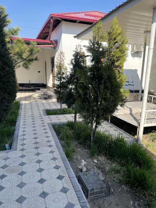 Kafe oshxona restaran arendaga beriladi yuqorichirchiqda