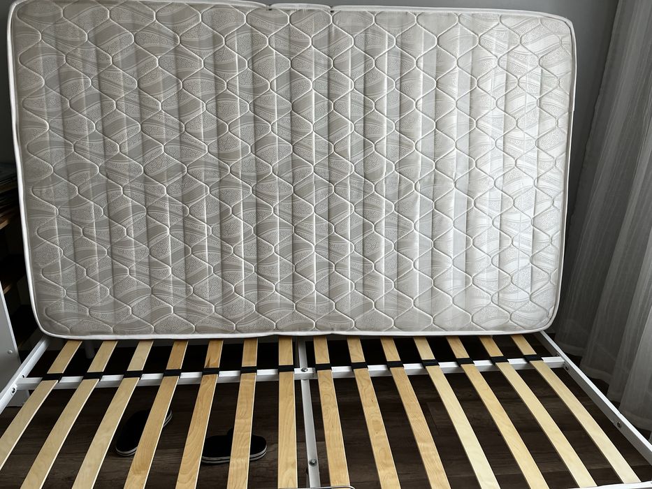 Кровать с матрасом