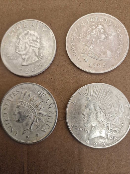 Американски монети долари