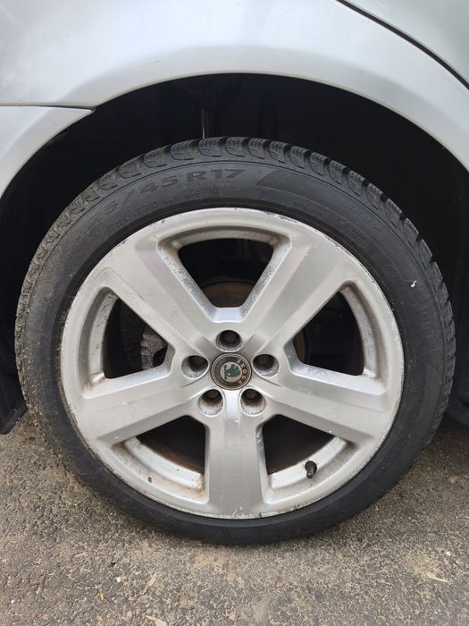 Vând  4 jante originale  Skoda R17