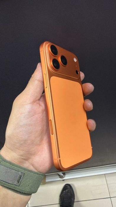 Продам Айфон 17 Pro Max.