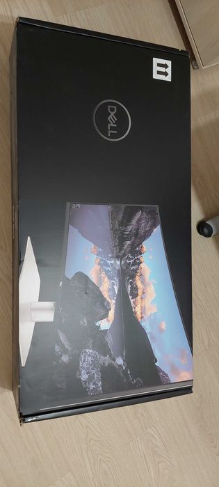 Dell UltraSharp U3821DW - 38" извит монитор 3840×1600, пълен комплект