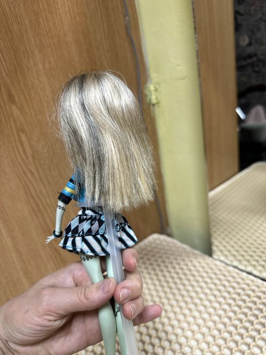 Продам  куклу монстр  хай!