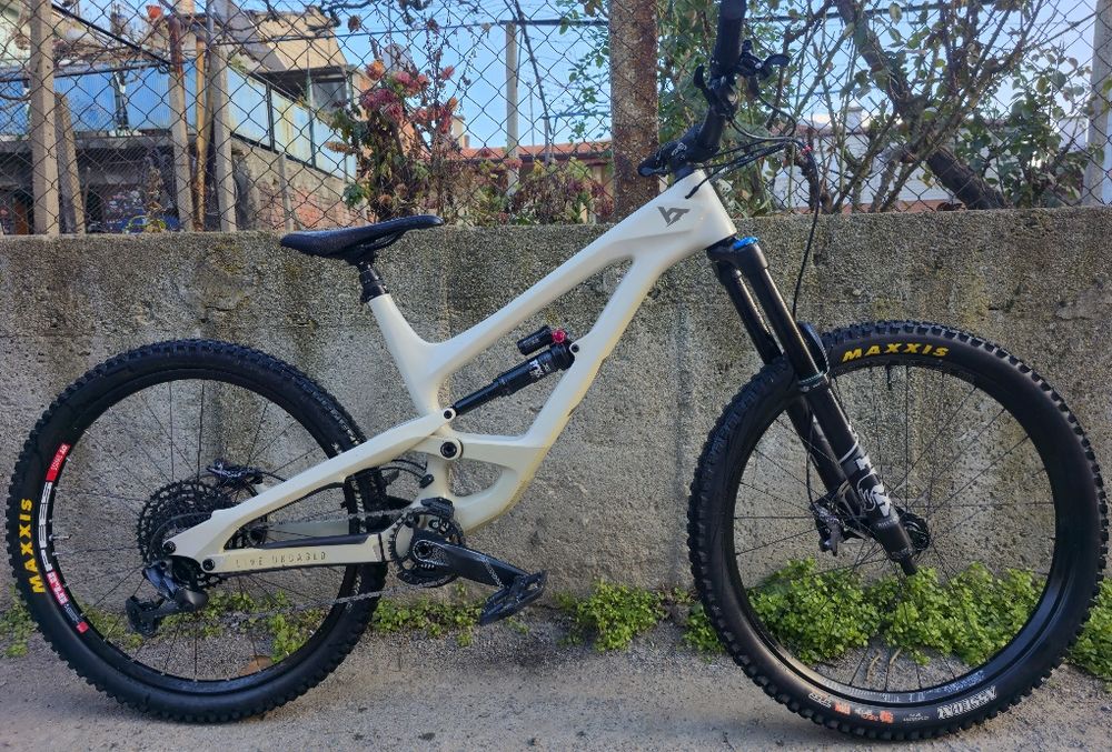 YT Capra Карбонов 27.5 цола 1x12 Sram GX Full Fox 4-бутални спирачки