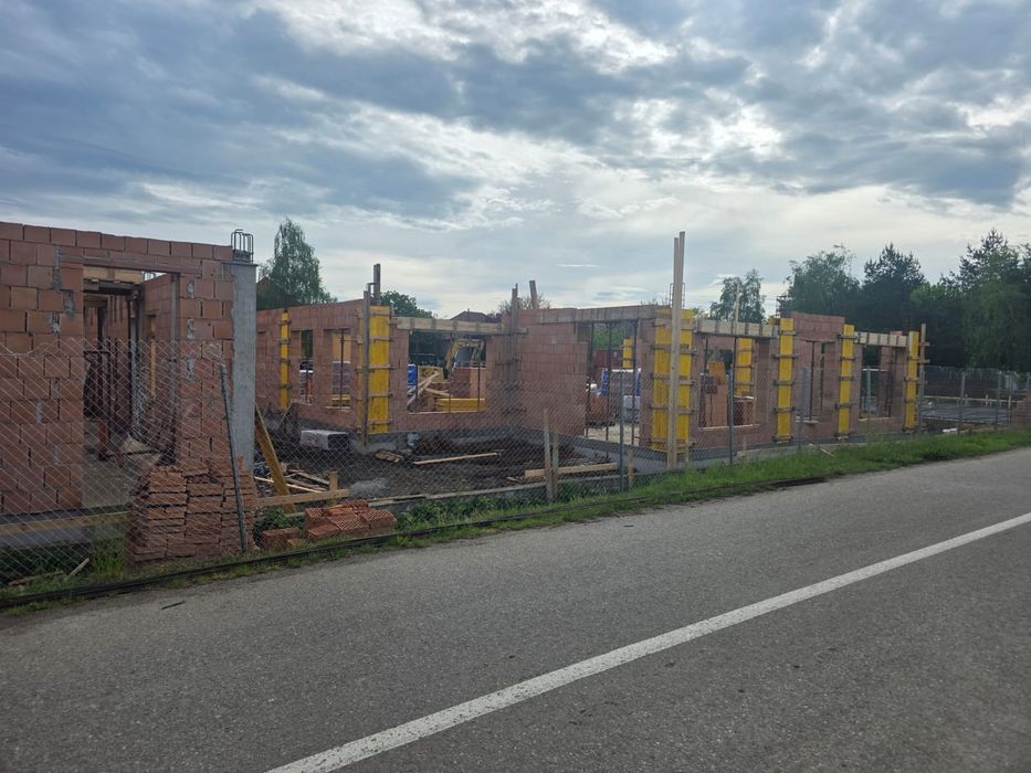 Montaj Acoperisuri – Reparatii acoperisuri – Mansardare – Dulgherie: 

Va punem la dispozitie servicii de montaj acoperisuri, reparatii