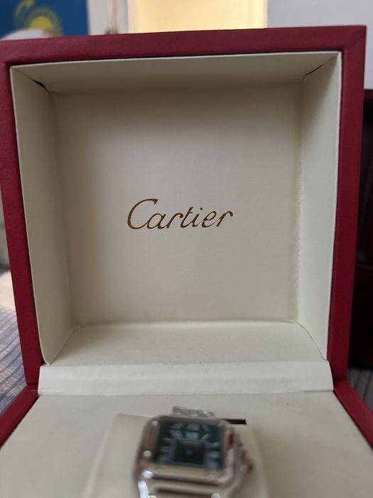 Часы Cartier.