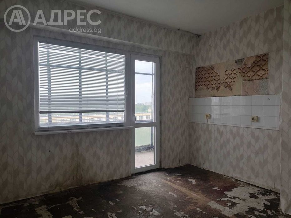Двустаен апартамент, Здравец Изток, 60 кв.м., ет. 8, за ремонт