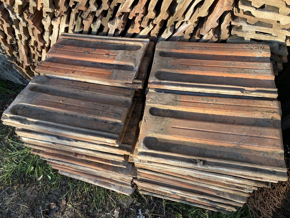 Vând țiglă clasică, 2 feluri, stare bună