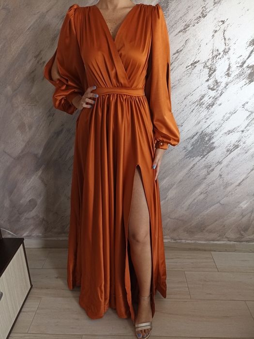 Vând rochie eleganta lunga caramizie