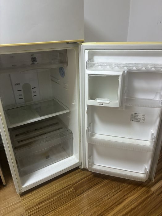 Холодильник Samsung