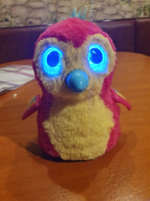 Jucărie interactiva cu lumini și sunete Hatchimals