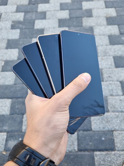 Samsung Galaxy S21 5G. Joyi 256 GB. Black/Purple. Ime o'tkan