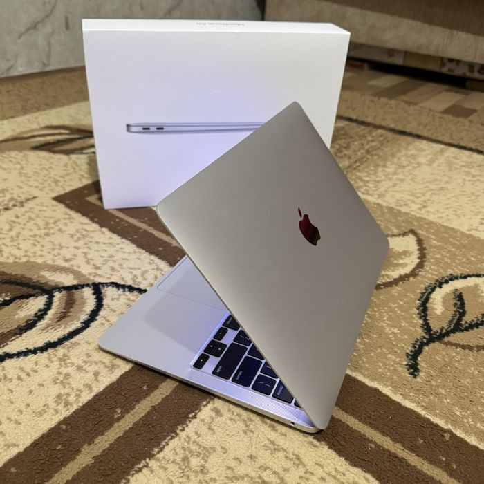 MacBook Air M1 8/256 GB