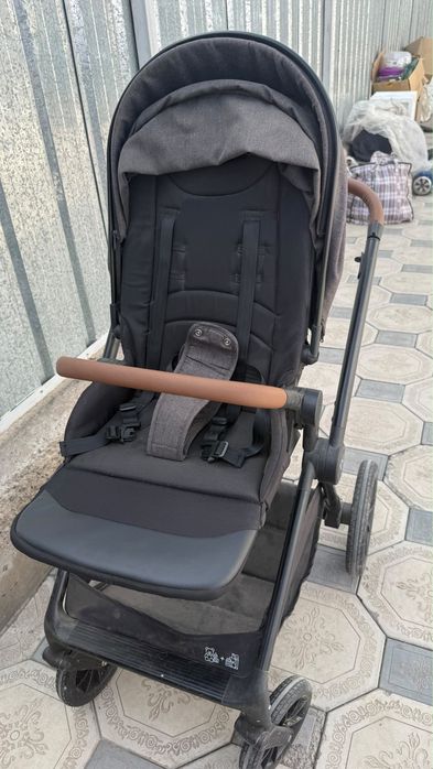 Новая коляска для ребенка