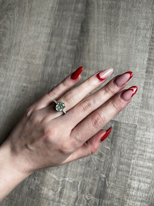 Inel cu piatra verde, taietura ice cut