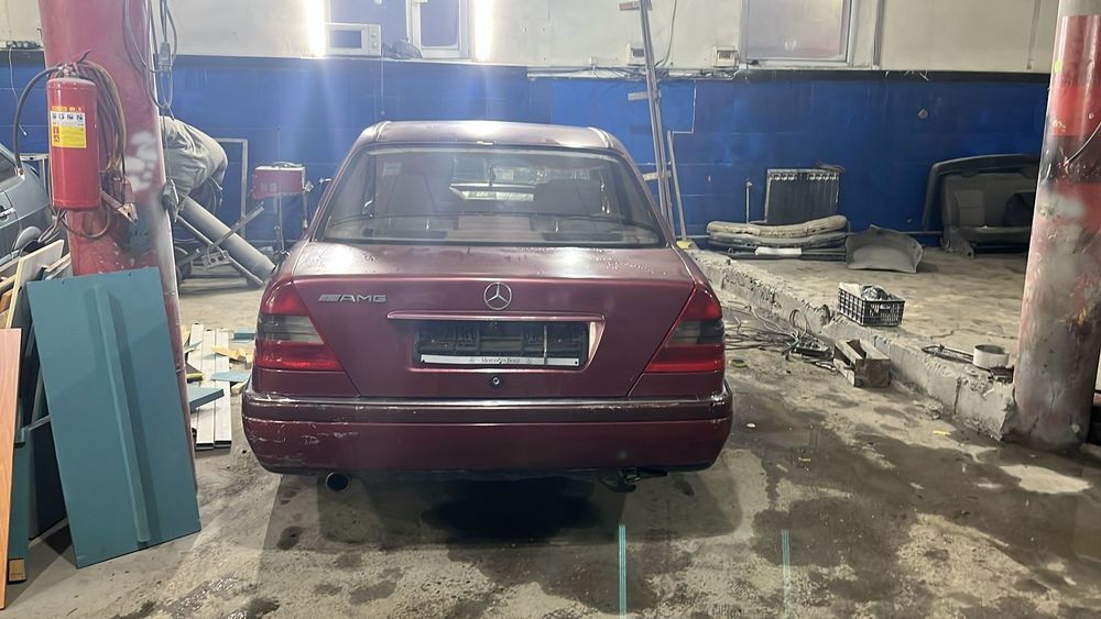 По запчастям продаётся МЕРСЕДЕС W202 C180