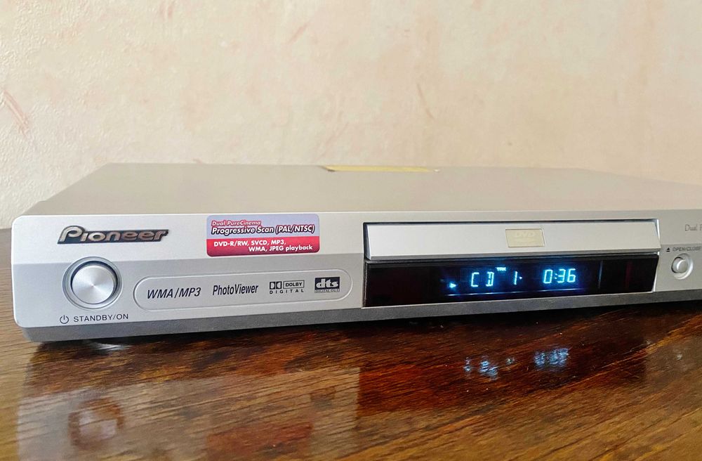 Разпродажба - 30€. PIONEER DV-373-S DVD PLAYER + Подарък