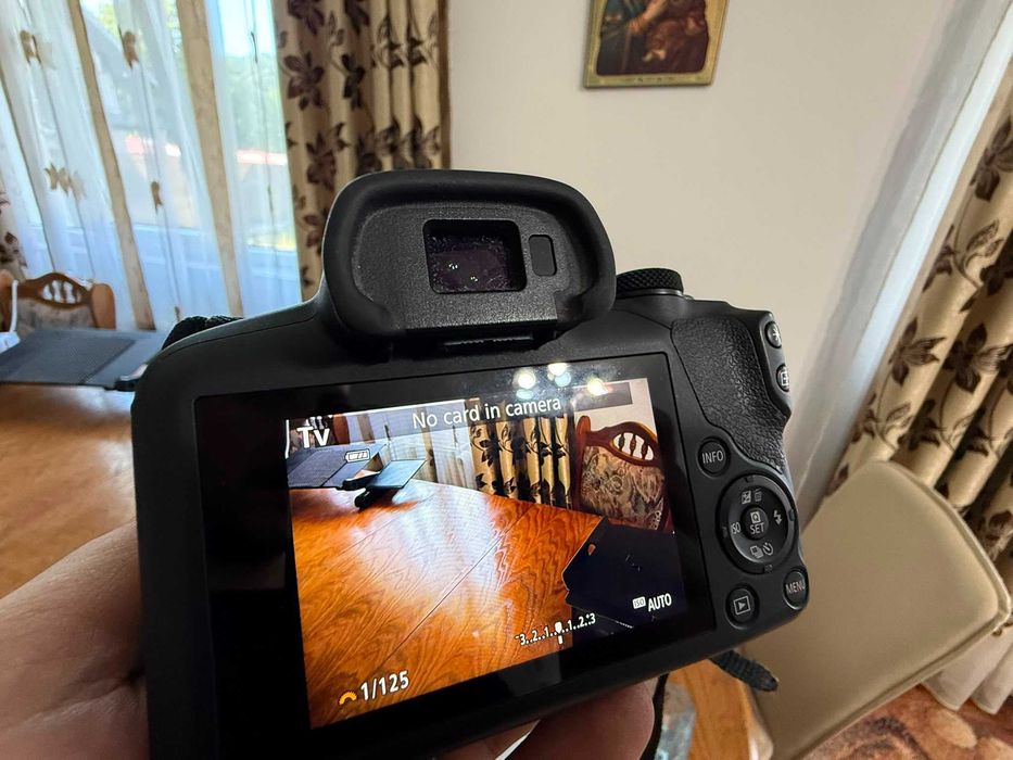 Canon R100 cu parasolar si toate acccesoriile