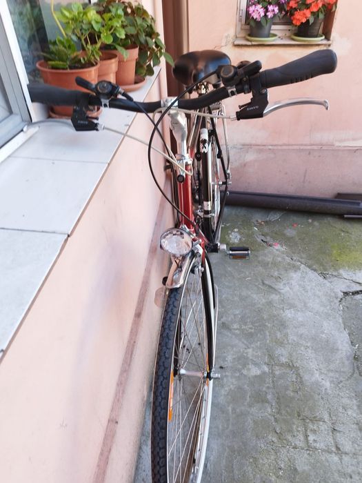 Vând bicicleta bărbătească.