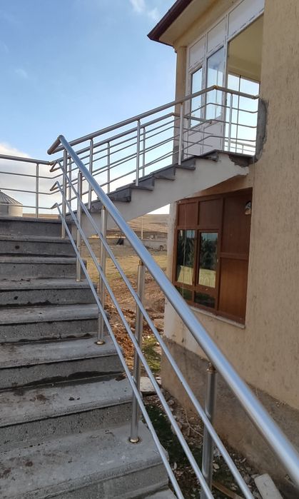 Алуминиеви и Стъклени Парапети