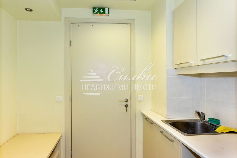 Продава се МАГАЗИН в централната част на града