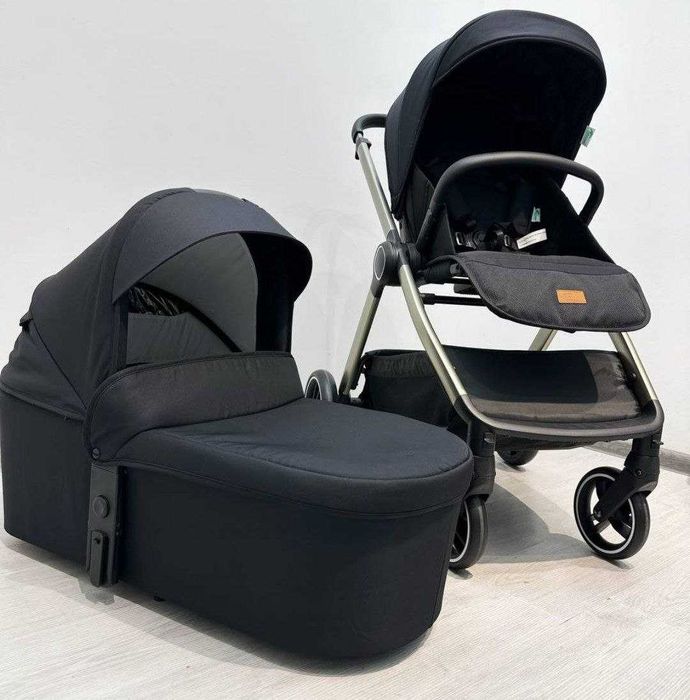 Коляска  Teknum 2в1 (чёрного цвета)