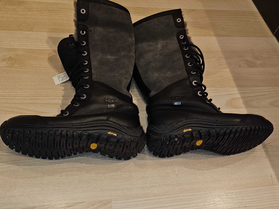 Cizme Dama iarna originale UGG Adirondack marimea 37 ( marime brand 6)