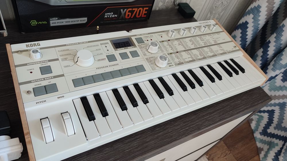 Korg microkorg  MK 1S синтезатор