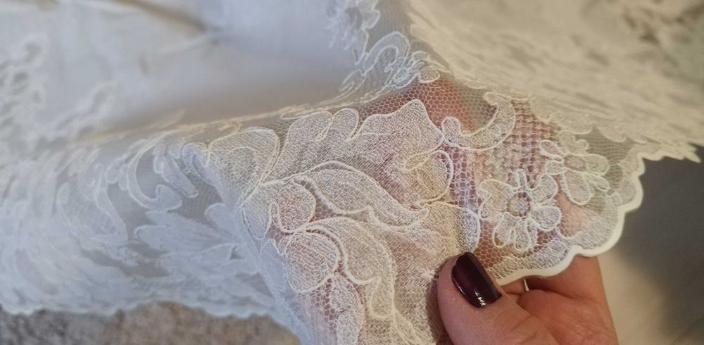 Fata de masa dantelata, impermeabia, 2.20 m