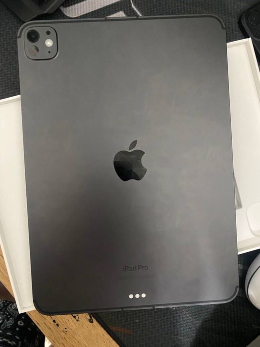 Ipad 11 pro М4 256 gb  wi-fi+sim obmen Macbook