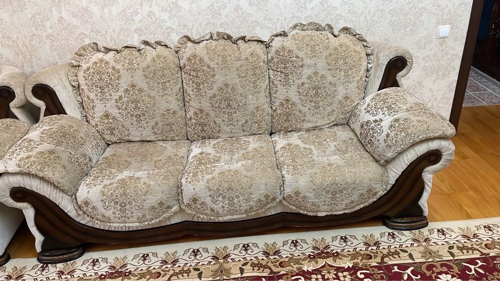 Продам 2 дивана и 1 кресло
