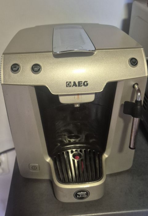 Кафемашина за  капсули AEG
