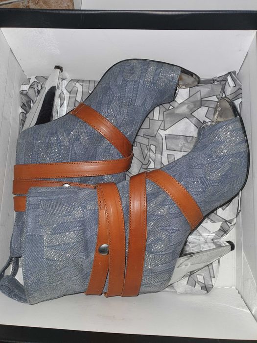 Боти Мис Сиксти 36 номер в отлично състояние.Веднъж обувани.