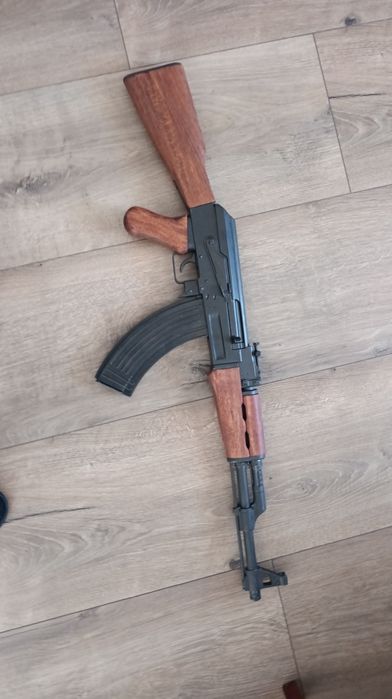 Продавам реплика на АК-47