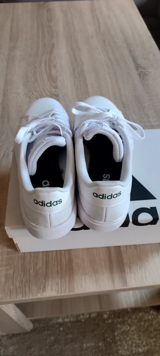 Нови маратонки Адидас