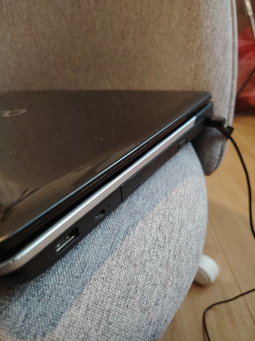 Laptop Fujitsu LifeBook – ideal pentru utilizare de bază