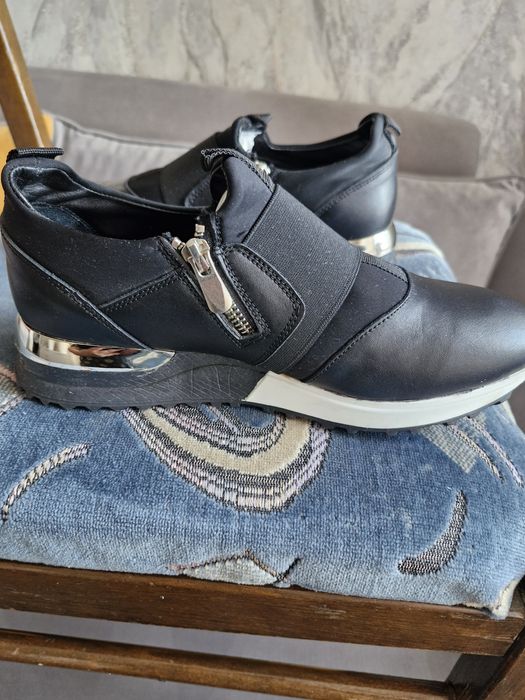 Кроссовки женские