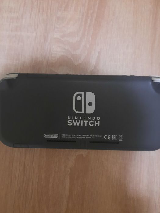 Nintendo switch+контролер и игра към него