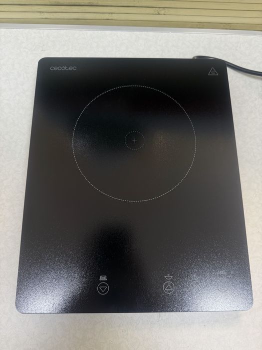 Индукционен котлон Cecotec