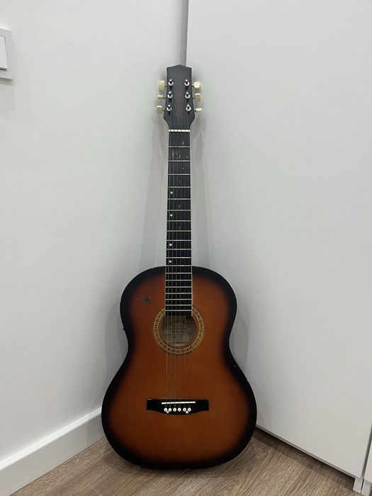 Акустическая гитара