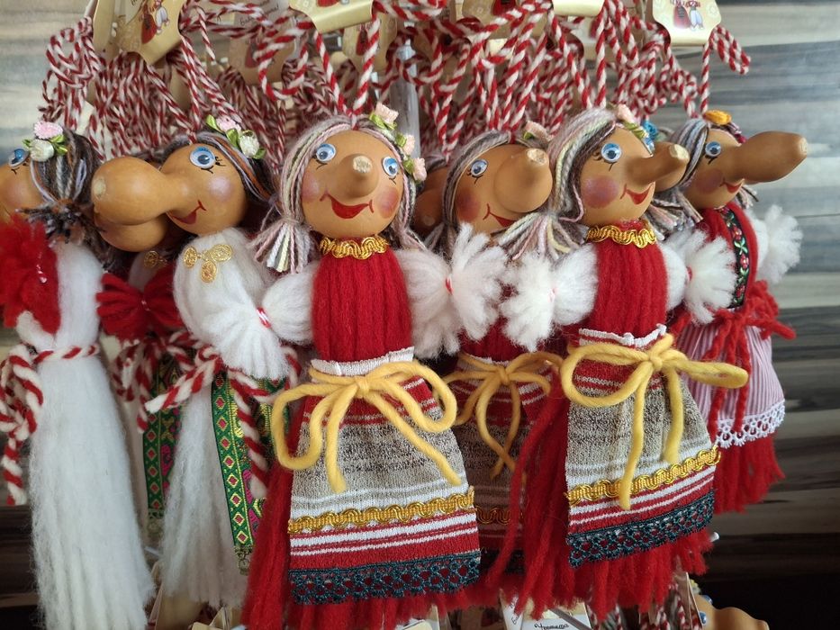 Мартеници с кратунки и вълна