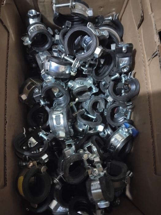 Colier metalic cu garnitura pentru tevi noi